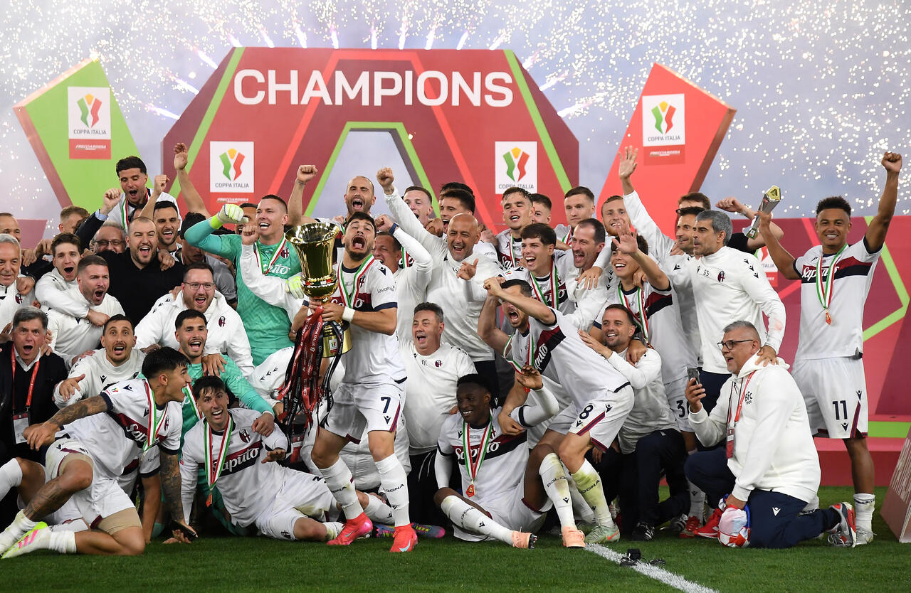 Il Bologna festeggia la vittoria della Coppa Italia (Photo by Marco Rosi/Getty Images Via OneFootball)