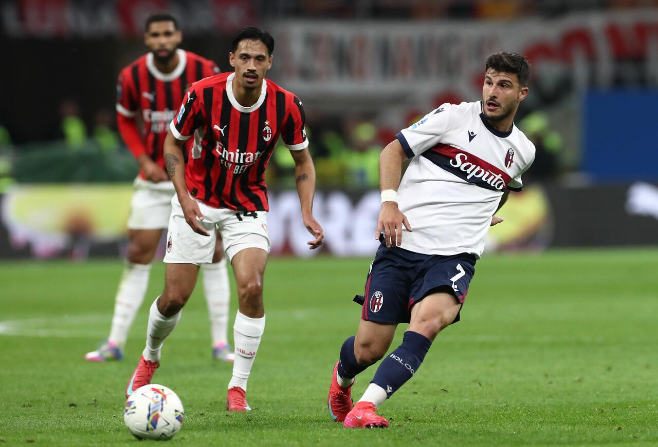 Riccardo Orsolini in azione contro il Milan (Photo by Marco Luzzani/Getty Images Via OneFootball)