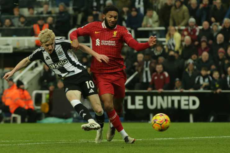 Joe Gomez in azione
