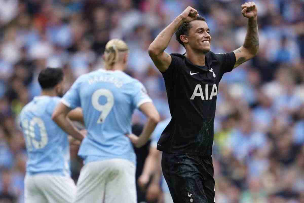 Johnson esulta Milan Leao