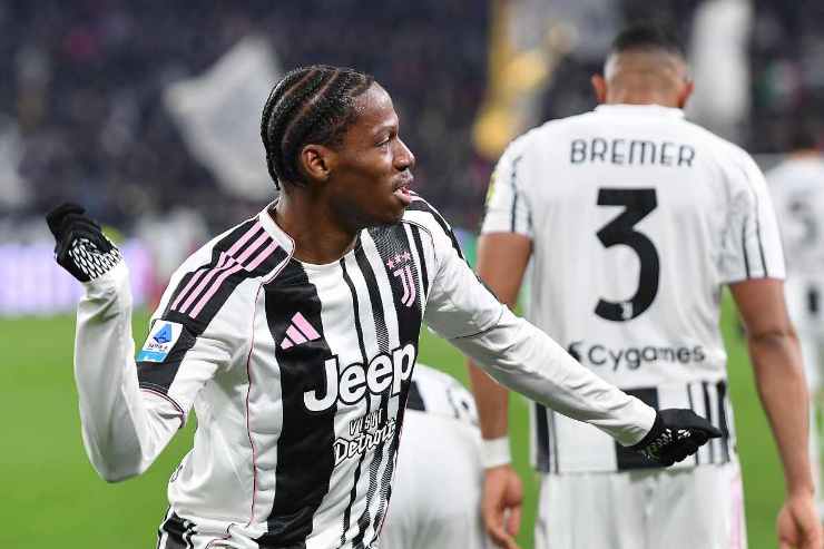 Jonathan David con la maglia della Juve