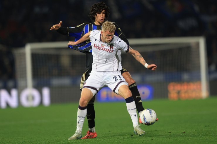 Francesco Coppola of Pisa Sporting Club in action against Jens Odgaard of Bologna FC 1909 during the Serie A match between Pisa SC and Bologna FC 1909 at Arena Garibaldi on March 2, 2026 in Pisa, Italy.