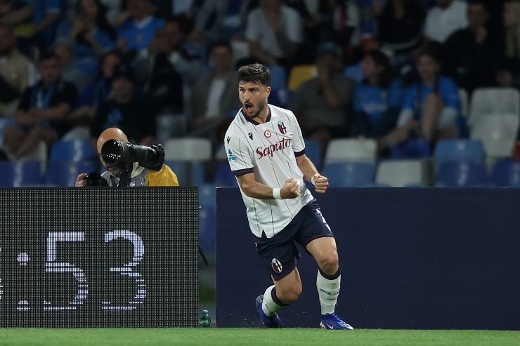 Riccardo Orsolini con la maglia del Bologna