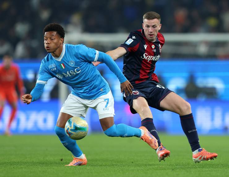 Lewis Ferguson e David Neres in contrasto