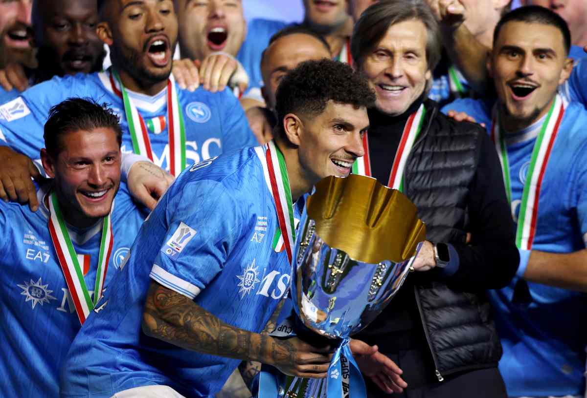 Giovanni Di Lorenzo con la Supercoppa Italiana