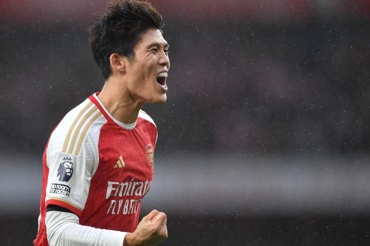 Tomiyasu in azione