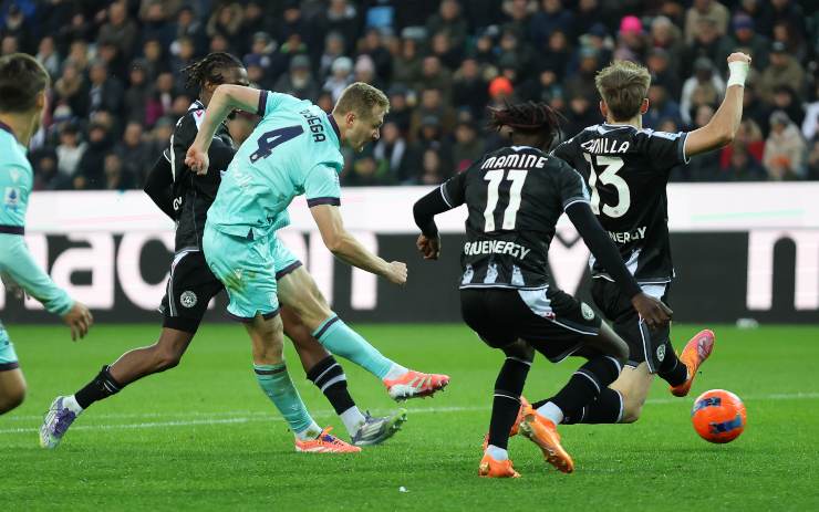 Tommaso Pobega con la maglia del Bologna contro l'Udinese