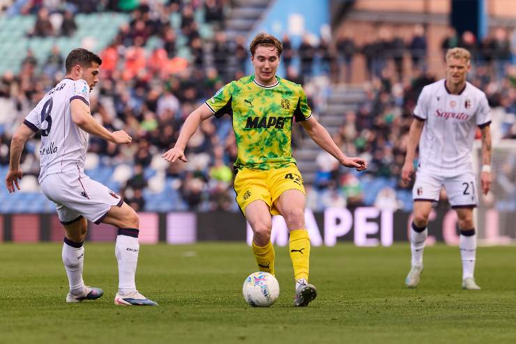 Kristian Thorstvedt e Remo Freuler in contrasto