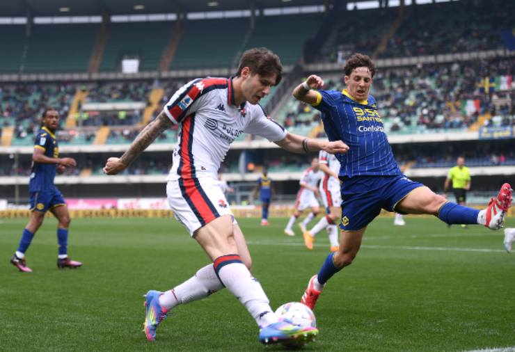 Zanoli contro l'Hellas Verona pronto a calciare il pallone